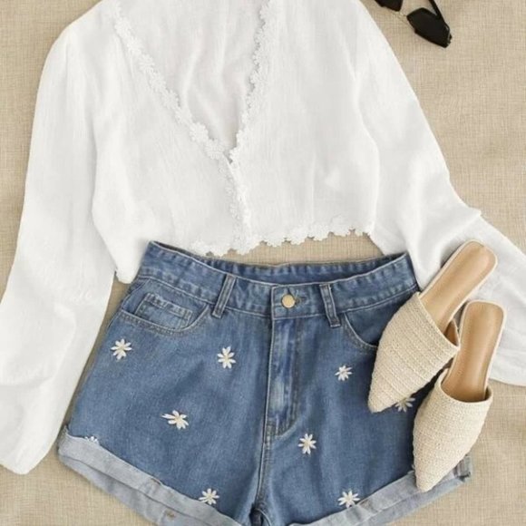 Daisy Floral Embroidery Denim Shorts